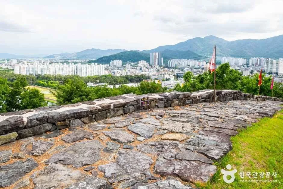 경남_밀양_밀양읍성_외부_1.jpg