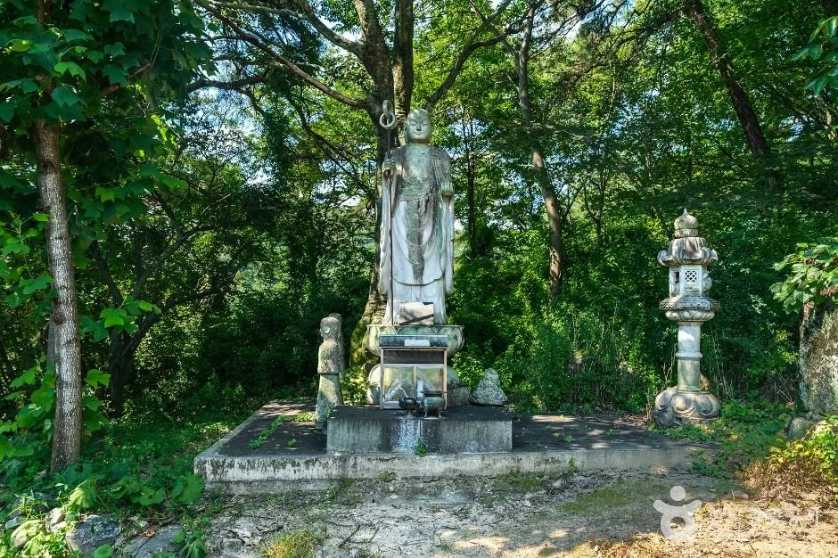 원흥석불입상