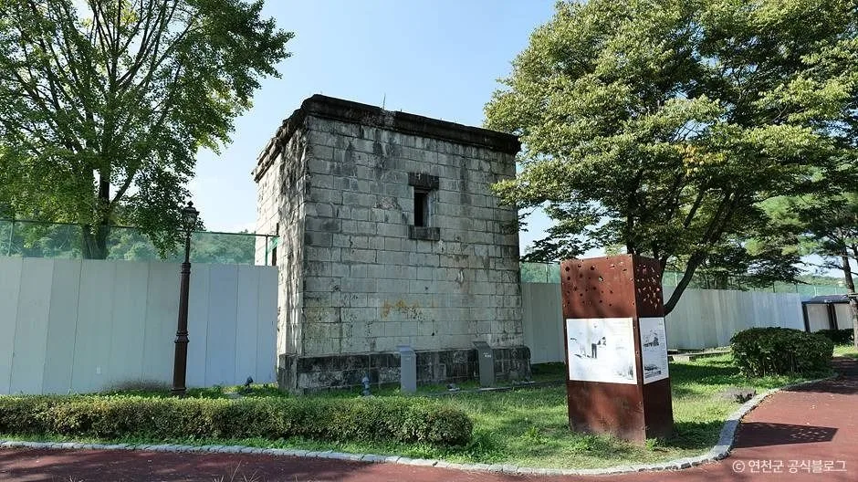 경기_연천_급수탑_외부_2.jpg