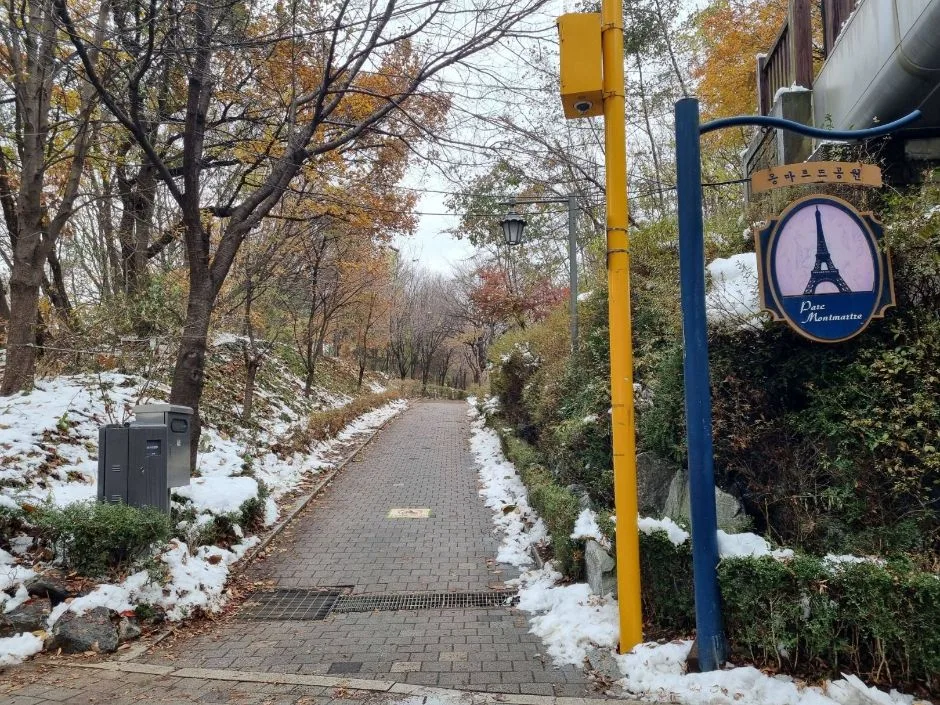 몽마르뜨공원 입구에서 공원까지 도착하는 길_1
