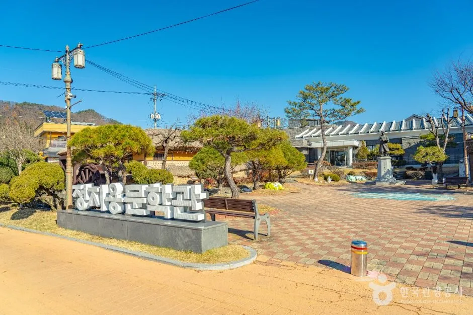 충북_옥천_정지용 문학관_내부_3.jpg