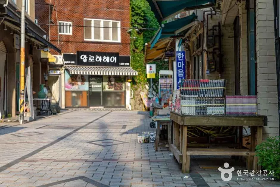 부산_중구_보수동책방골목_외부_7.png