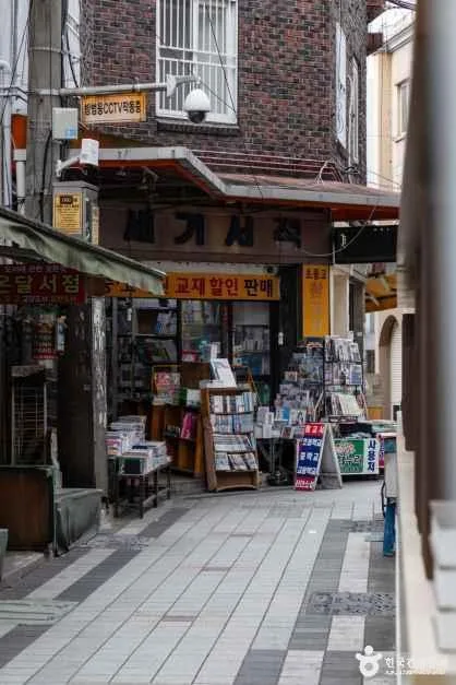 부산_중구_보수동책방골목_외부_3.png