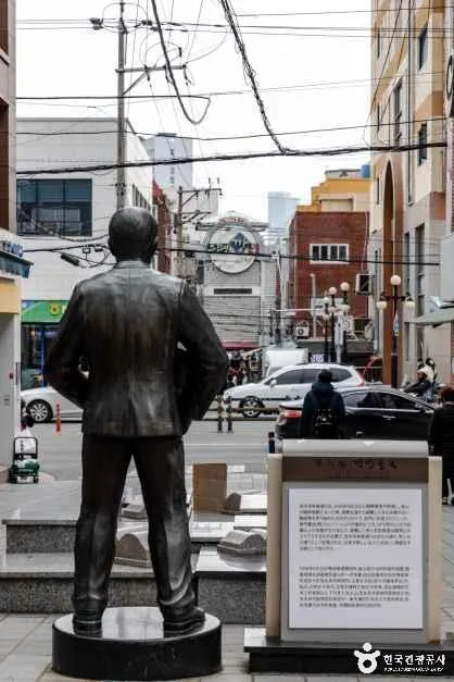 부산_중구_보수동책방골목_외부_1.png