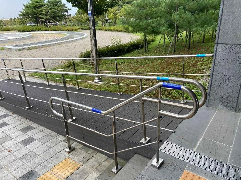 안산별망어촌문화관_경사로3
