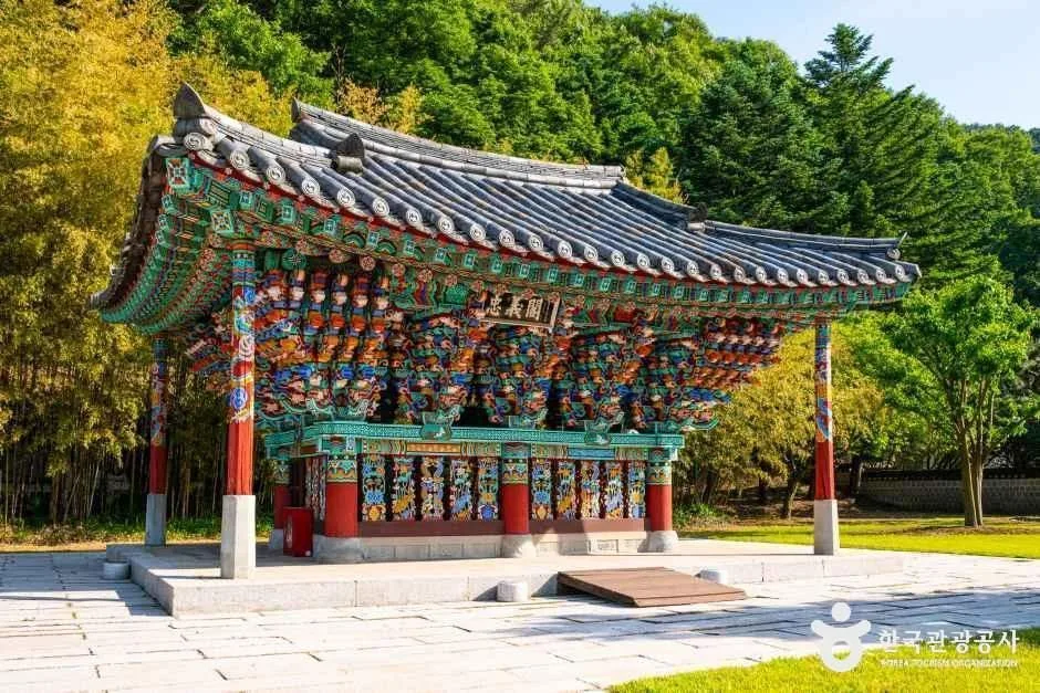 경남_의령_충익사_내부_2.jpg