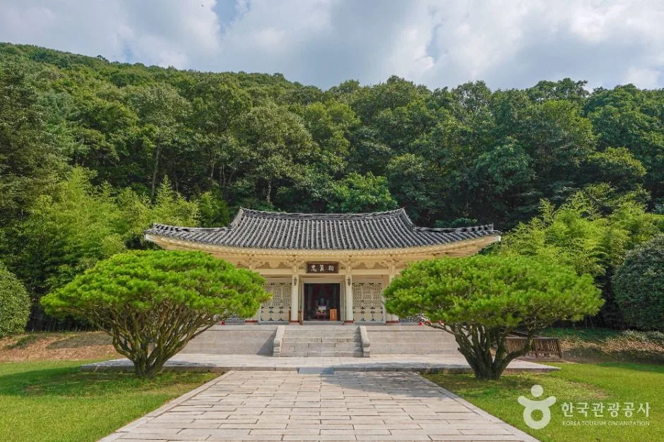 경남_의령_충익사_외부_4.jpg