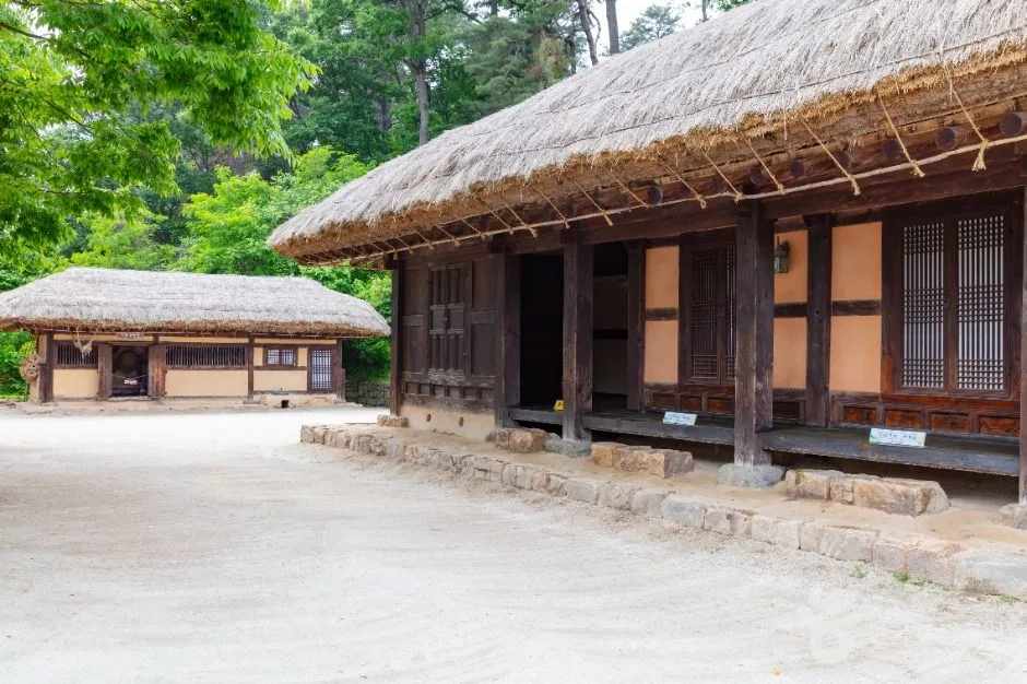 강원_춘천_김유정문학촌_외부_12.jpg