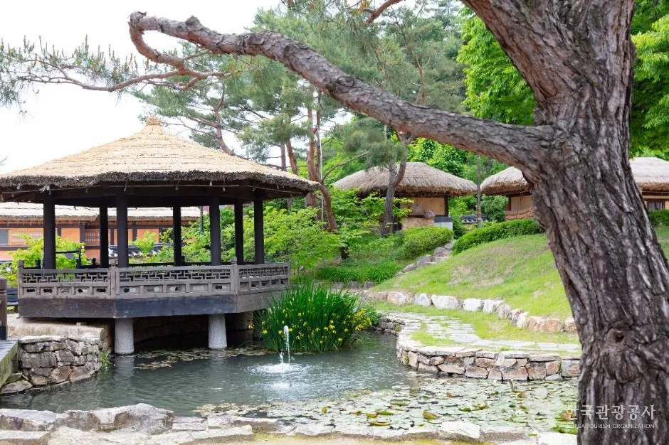 강원_춘천_김유정문학촌_외부_4.jpg