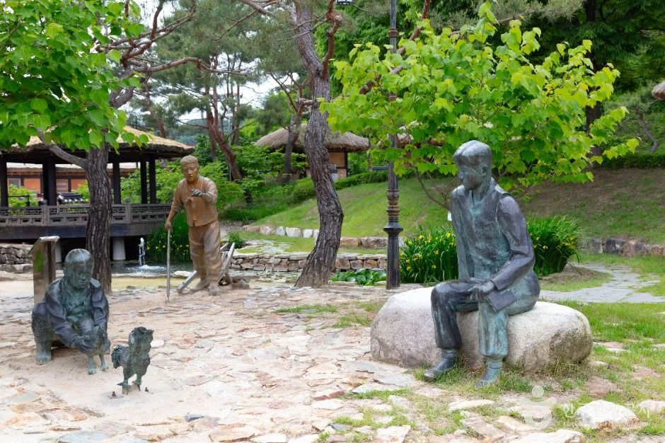 강원_춘천_김유정문학촌_외부_3.jpg