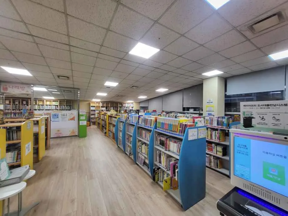 서울_금천구립금나래도서관 (4).jpg