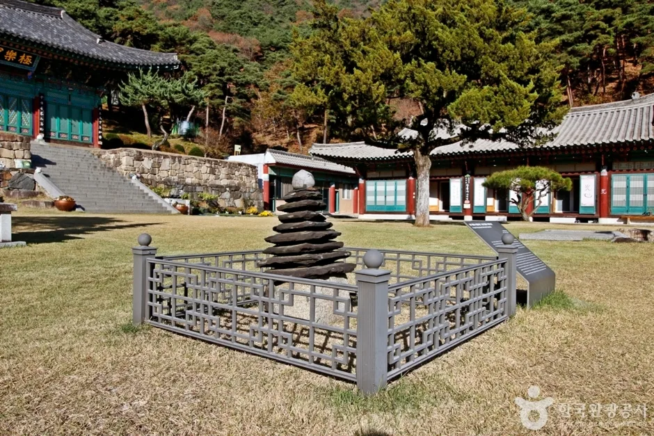 충주 창룡사 다층 청석탑 (11)