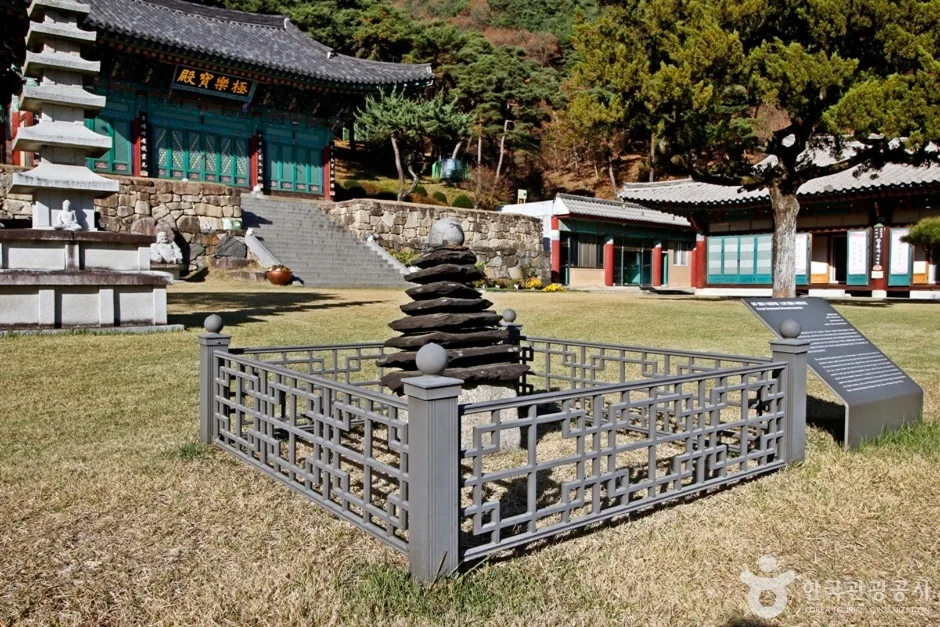 충주 창룡사 다층 청석탑 (5)