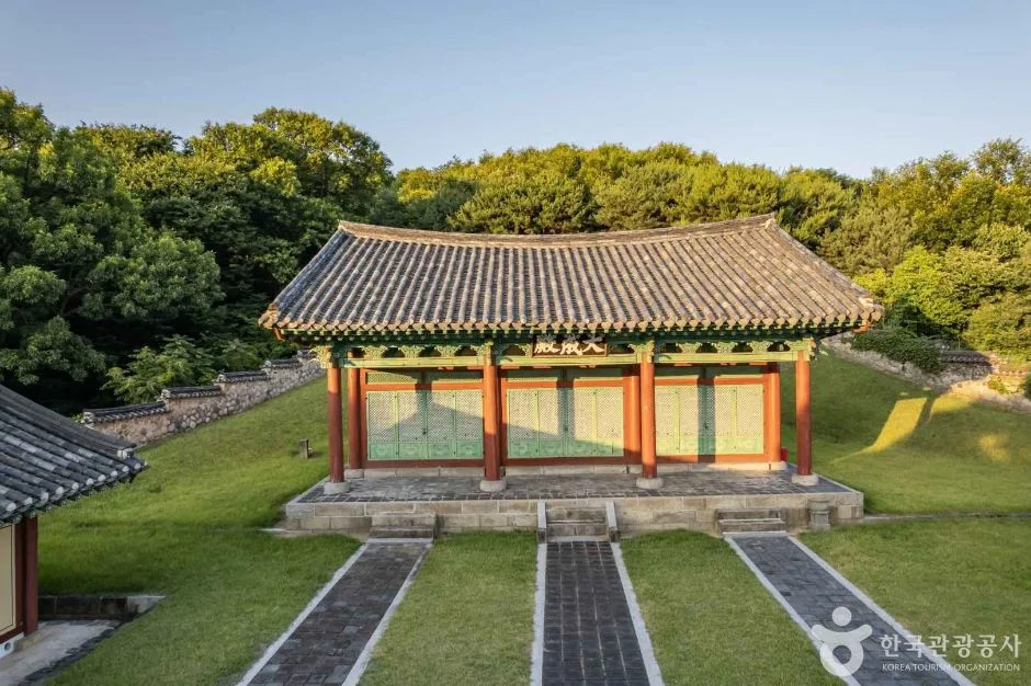 역사와 인물의 흔적 따라 거니는 청주 여행_충북_청주_청주향교_5.JPG