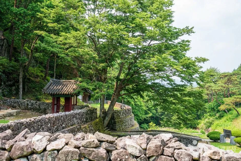 산청_전구형왕릉_7단석릉_제단-2.jpg