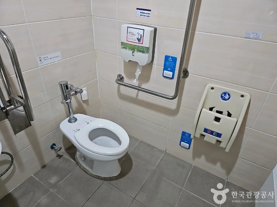 부산_해운대구_벡스코_외부_4.jpg