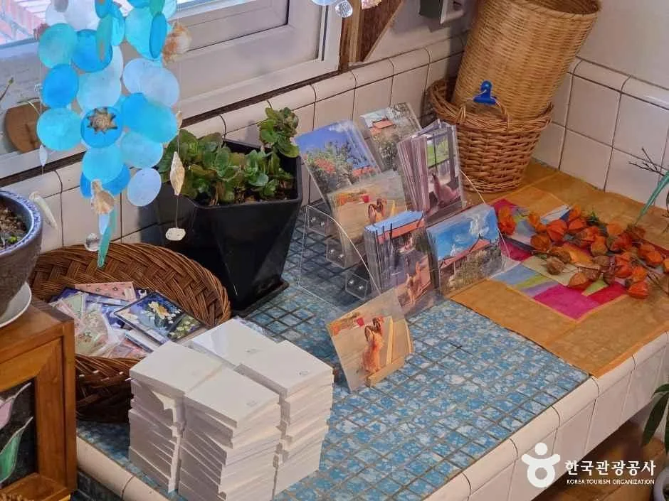 전북_김제_오느른 책밭_내부_4.jpg