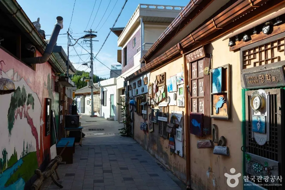 전남광주 양림동 골목길을 따라 걷는 시간 여행_전남_광주_펭귄마을공예거리_2.jpg