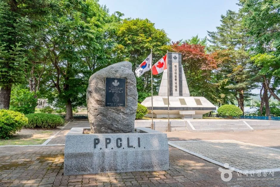가평_캐나다전투기념비 (2)