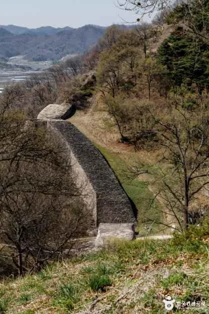 충북_보은_보은 삼년산성_외부_2.png
