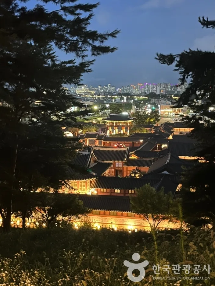 경기_수원_화성행궁_외부_05.jpg