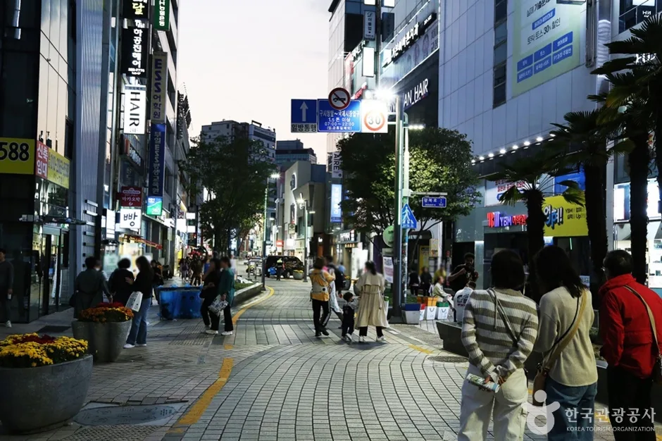 A03454_부산_중구_광복로문화패션거리 (6)