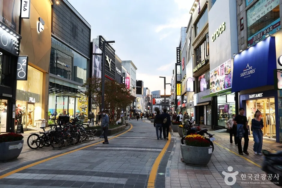 A03454_부산_중구_광복로문화패션거리 (20)