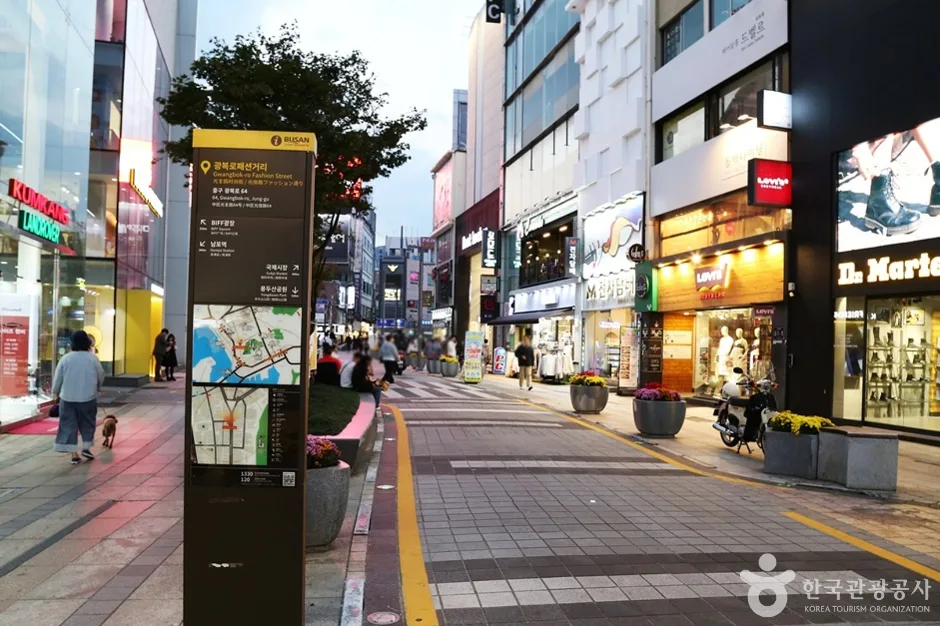 A03454_부산_중구_광복로문화패션거리 (7)