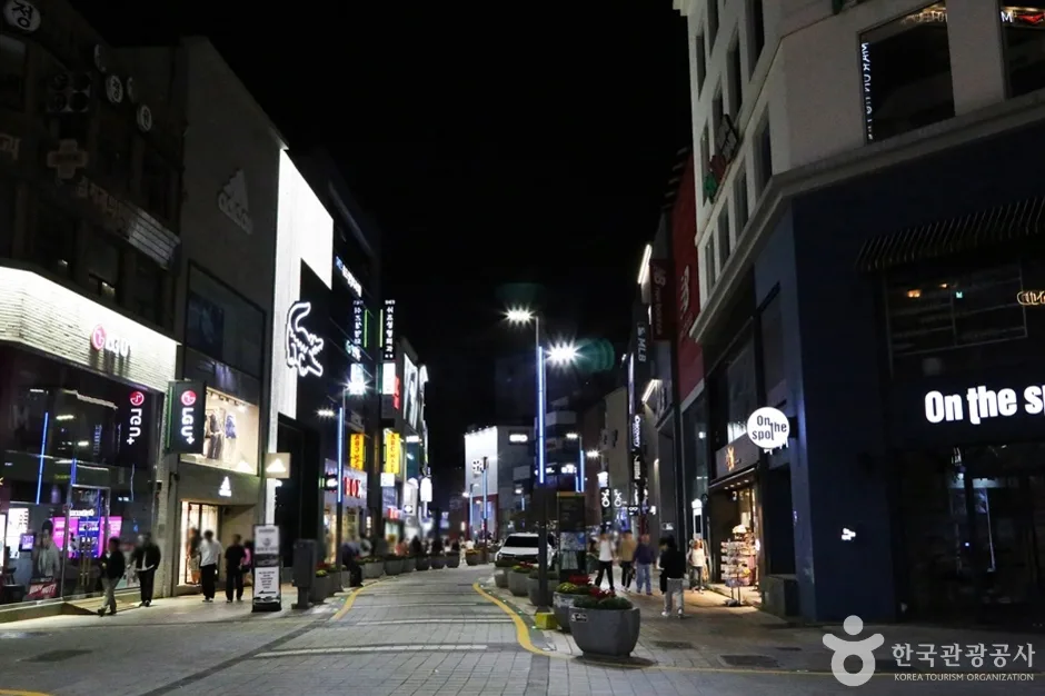 A03454_부산_중구_광복로문화패션거리 (13)