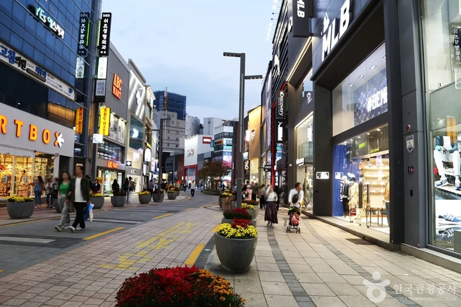 A03454_부산_중구_광복로문화패션거리 (9)