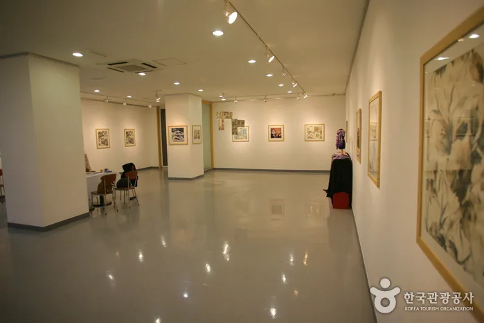 서울_갤러리 비앤에스 (4).jpg
