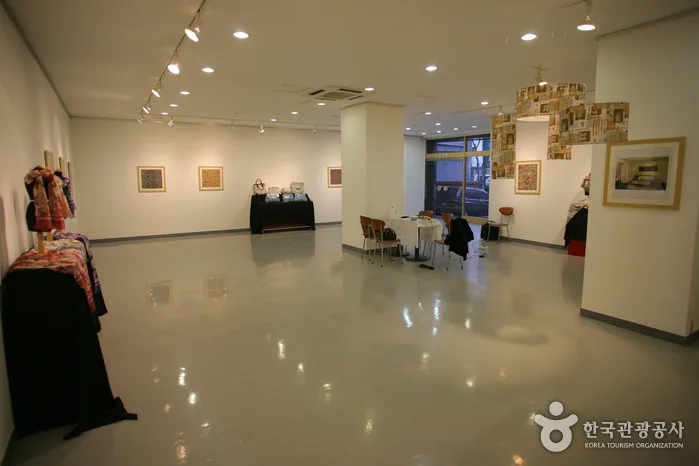 서울_갤러리 비앤에스 (5).jpg