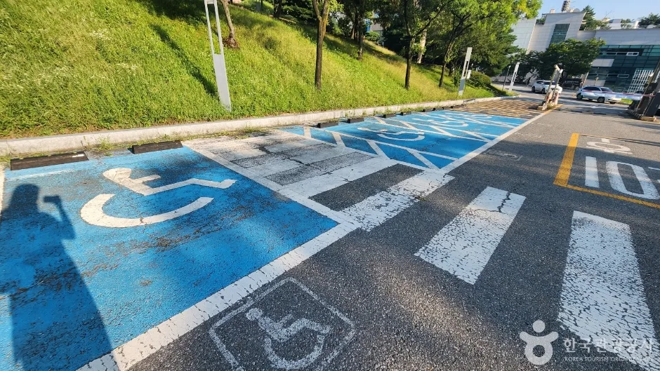경기_용인_경기도박물관_외부_4.jpg
