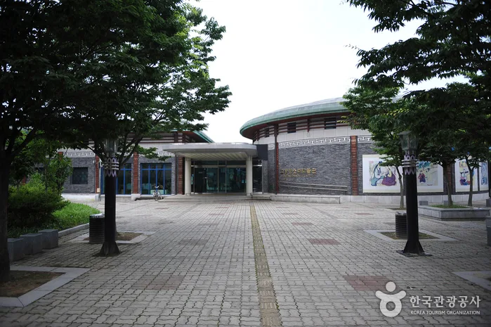 전북_고창_신재효판소리박물관_내부_01.jpg