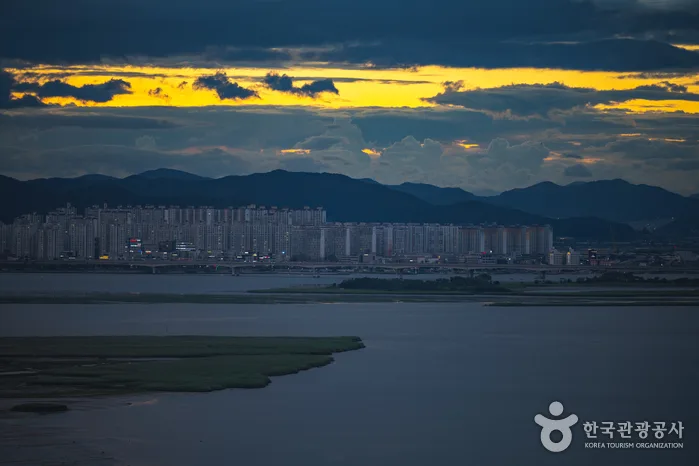 별바다부산 야간관광 시리즈4 그냥 보면 백 점, 내려다보면 만 점인 부산 야경_아미산 전망대 3-4