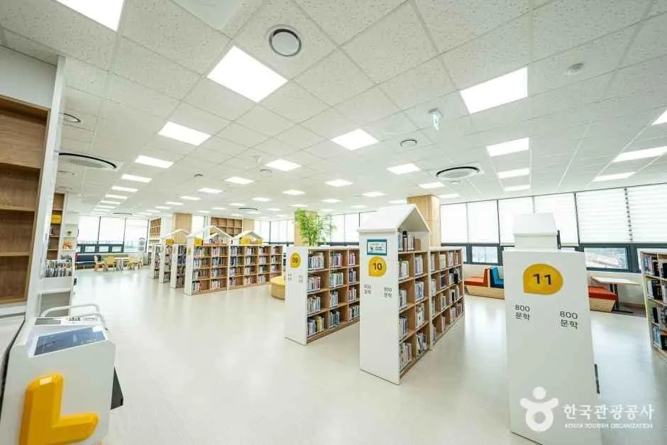 충남_천안_천안중앙도서관_내부_1.jpg