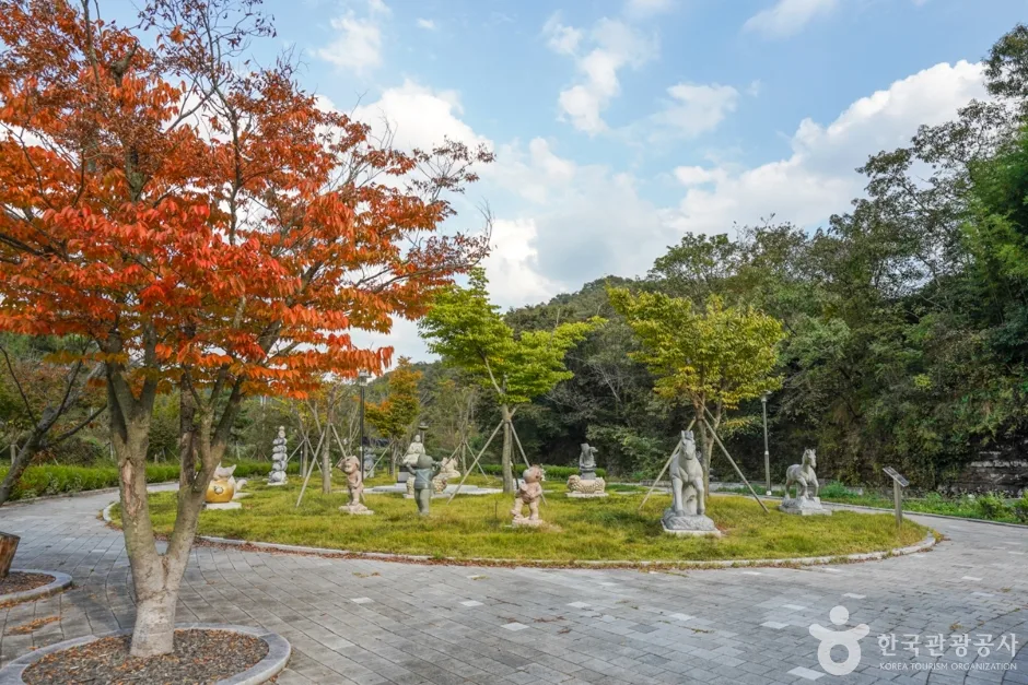조선 고택의 멋부터 신비의 돌까지, 기품 넘치는 영천 여행_경북_영천_돌할매(영천)_3.jpg