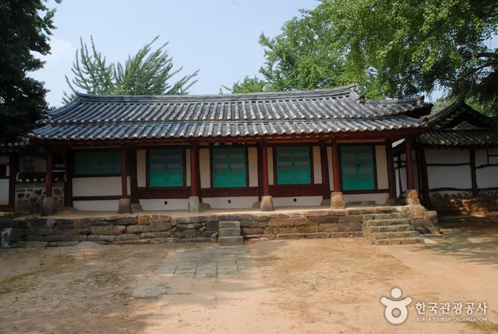충남_태안_태안향교_외부_2.jpg