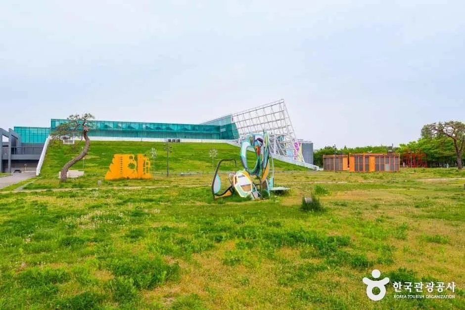 경기_안산_경기도미술관_외부_2.jpg