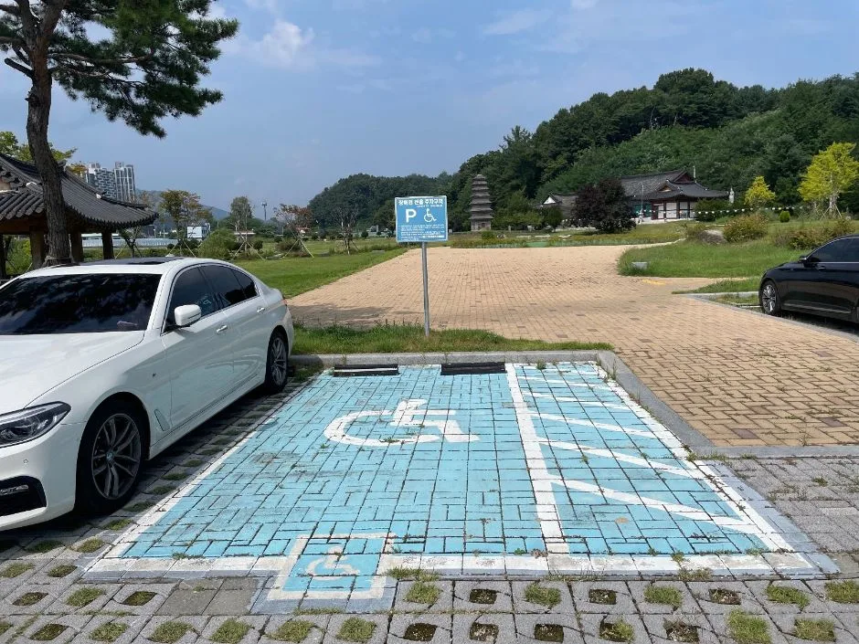 장락사_장애인화장실 내부출입구2
