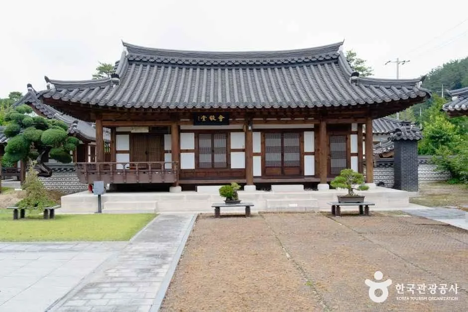 경남_의령_관정 이종환 생가_외부_1.jpg