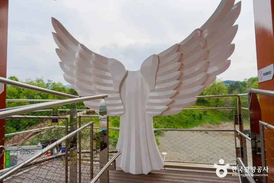 충북_영동_와인전망대_내부_3.jpg