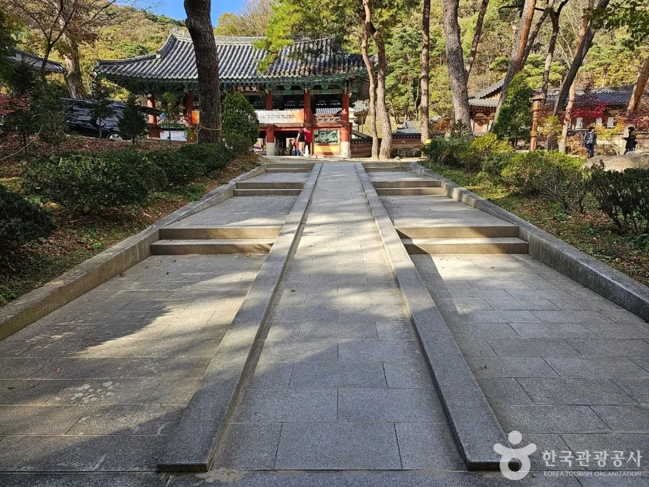 경북_김천_직지사_외부_2.jpg