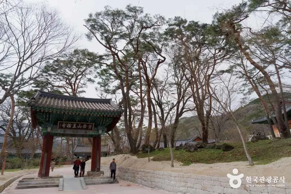 경북_김천_직지사_외부_3.jpg