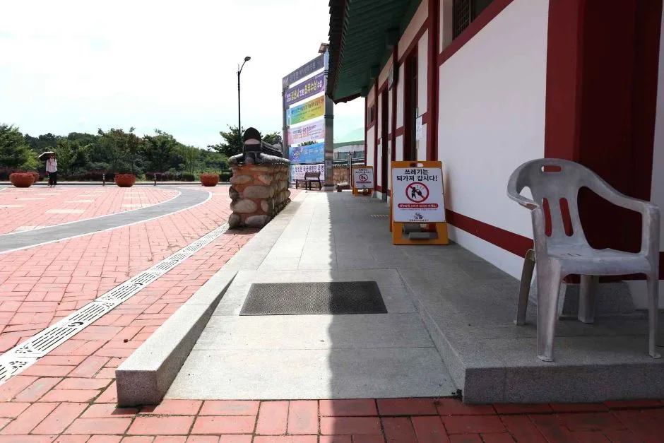 자라지_삼성현역사문화공원장애인화장실경사로