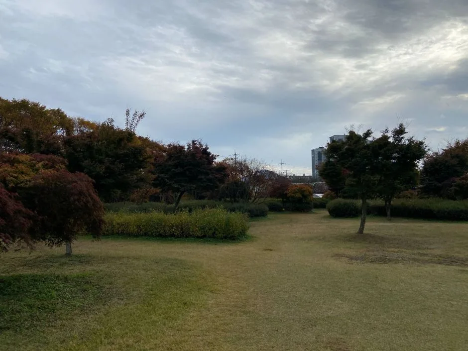 황룡강생태공원_장애인 화장실 내부 전경