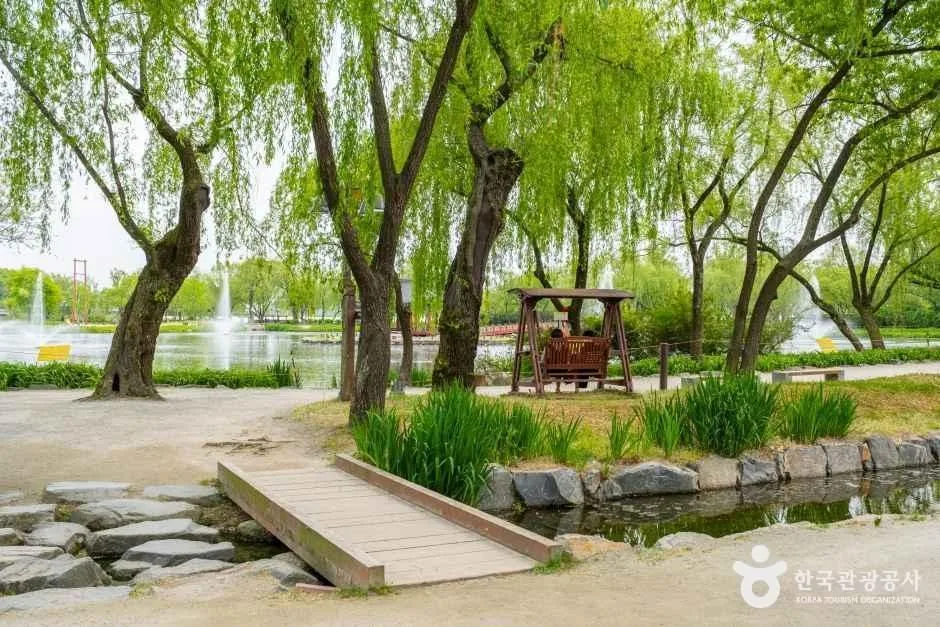 충남_부여_궁남지와 서동공원_외부_2.jpg