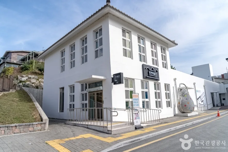 강원_홍천_홍천미술관_내부_1.JPG