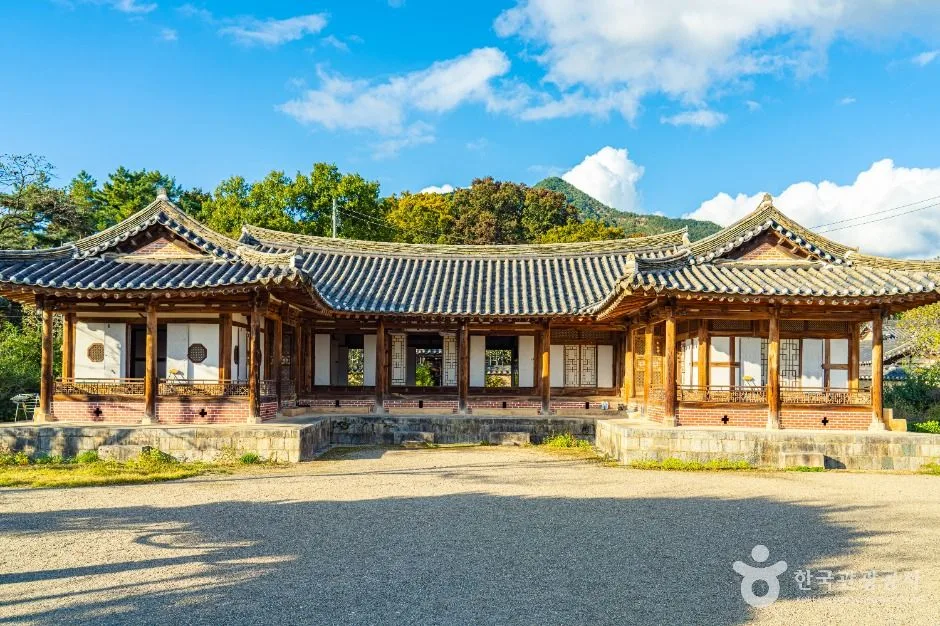 충북_보은_우당고택 안채 입구.JPG