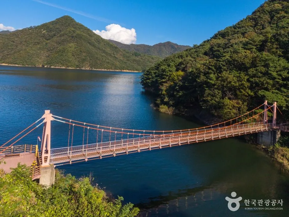 충주호 종댕이길 출렁다리